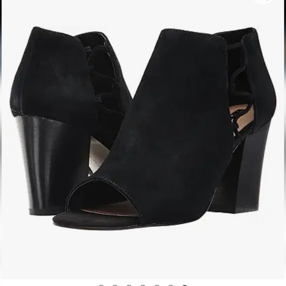 Ladies Tahari Women's TA-Post Pump Opened Toe Lased Sides 3 in. Heels Size 7